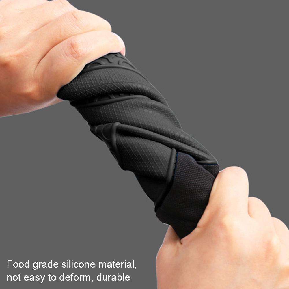 Oven gloves in black