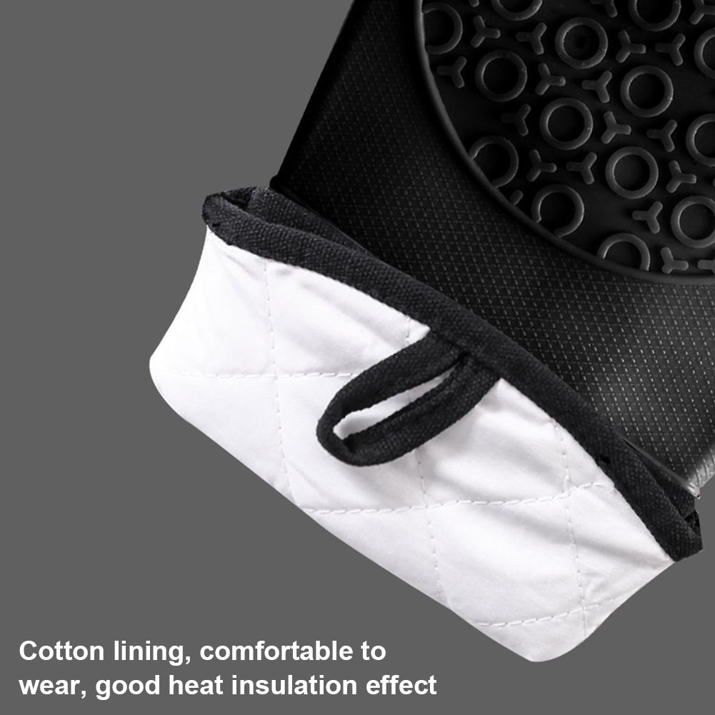 Oven gloves in red