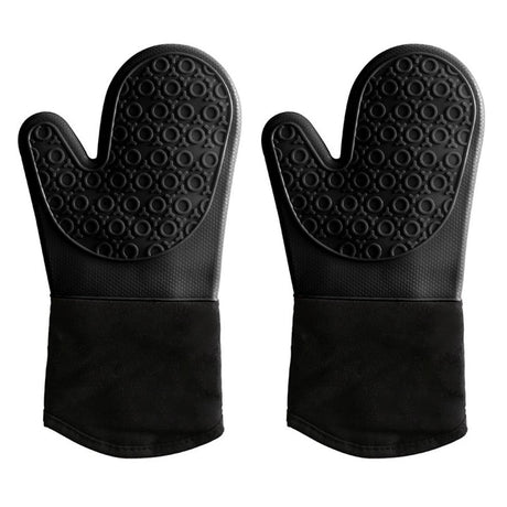 Oven gloves used at a barbecue